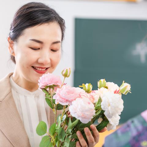 百年初心   担当育人使命 ----鹿厂中心校召开教师节表彰会